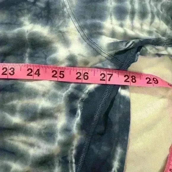 Lululemon Back in Action Long Sleeve Shirt in Shibori Square Ocean Air True Navy - Picture 4 of 6